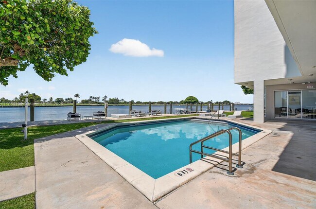 Building Photo - 9250 W Bay Harbor Dr