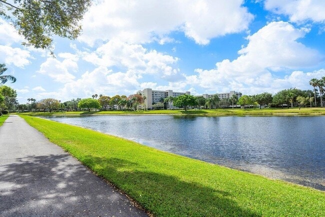 Building Photo - 7340 Amberly Ln