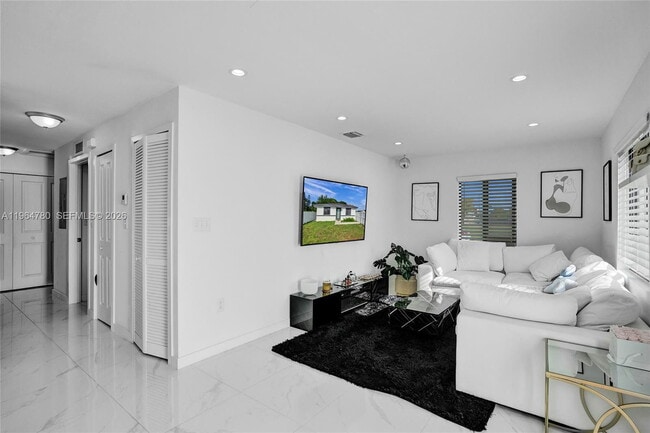 Building Photo - 1712 NW 76th St