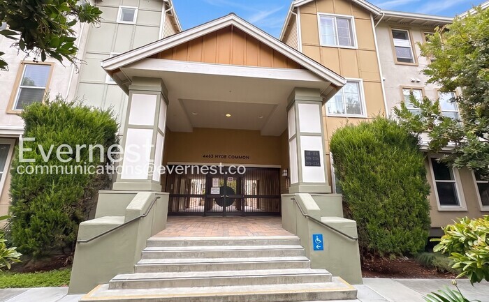 Building Photo - 4463 Hyde Common