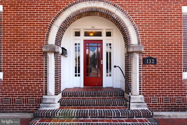 Building Photo - 132 N Braddock St