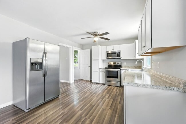 Building Photo - Spacious 3 bedroom home with finished base...