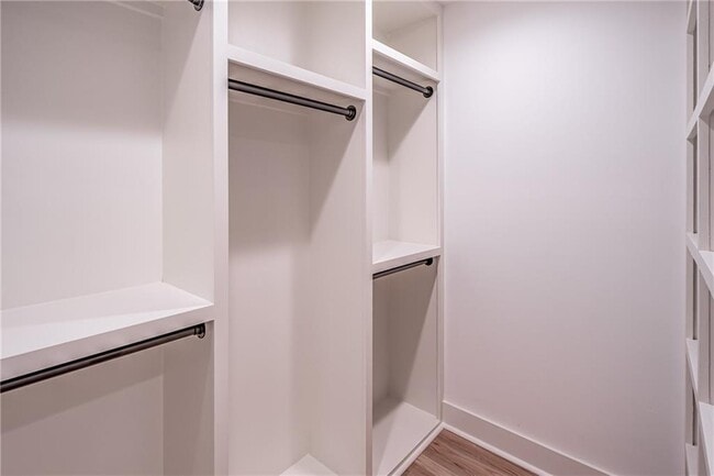 Building Photo - 605 Blake Ave SE