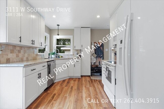 Building Photo - 3111 W Southway Dr