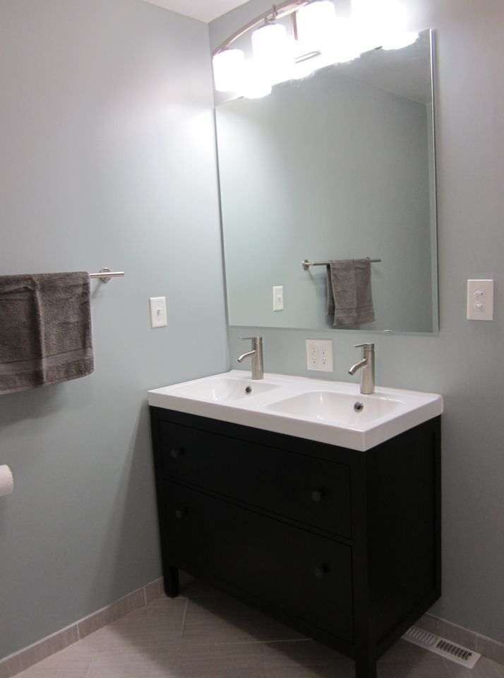 1st floor bathroom - 1928 North Oak St
