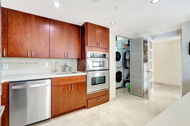 Building Photo - 4000 Island Blvd