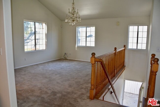 Building Photo - 548 N Windsor Blvd