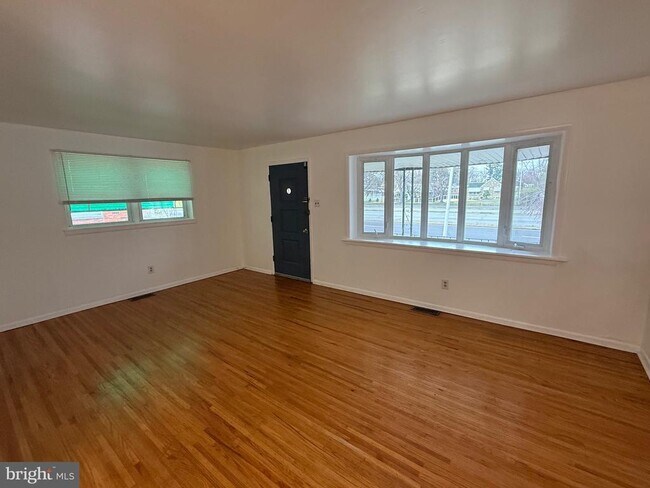 Building Photo - 8835 Roosevelt Blvd