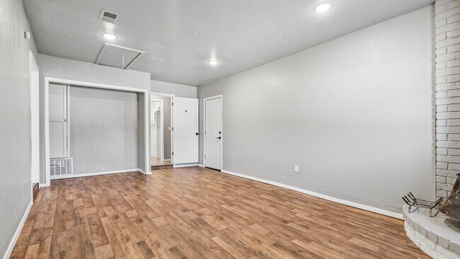 Building Photo - Charming 3 Bedroom Home +BONUS Room with Spacious Backyard