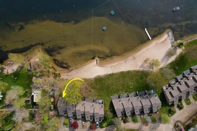 Building Photo - 15 Manor Estates Dr