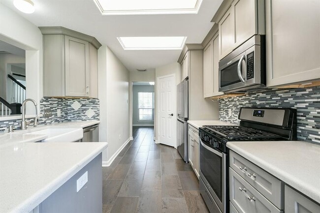 Building Photo - 112 Glade Bridge Ct