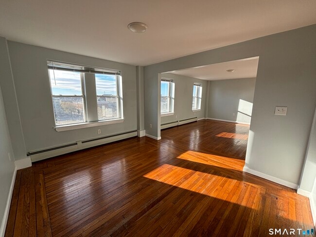 Building Photo - 213 Golden Hill St