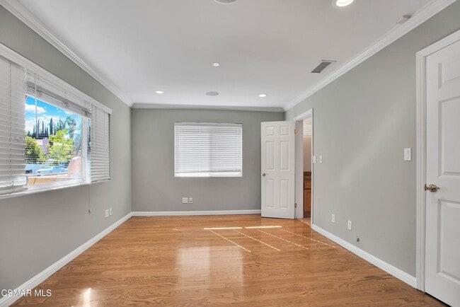 Building Photo - 4539 Mammoth Ave