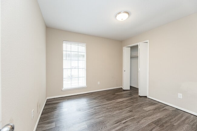 Building Photo - 1932 Avenue B Ave