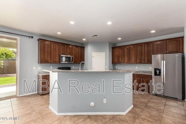 Building Photo - 42511 W Cheyenne Dr