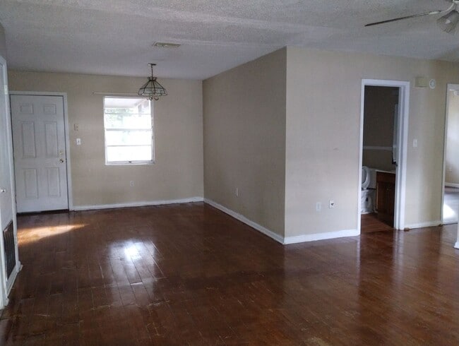 Building Photo - 2 Bedroom / 2 Bathroom Rental – Brooksville, Fl