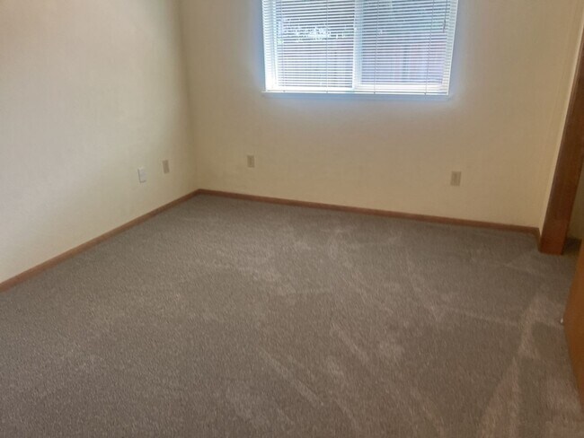 Building Photo - 2149 Woodcrest Ct