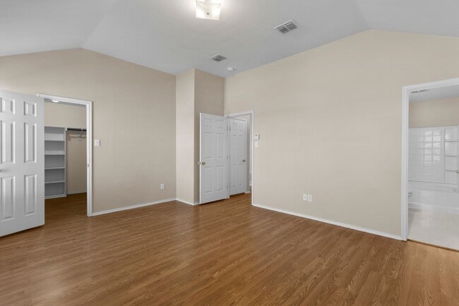 Building Photo - Charming 3-Bedroom Home in Villages of Woo...