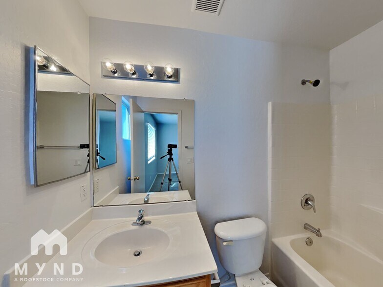 Building Photo - 6521 E Lush Vista View