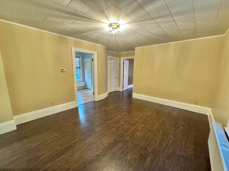 Building Photo - 246 Elm St