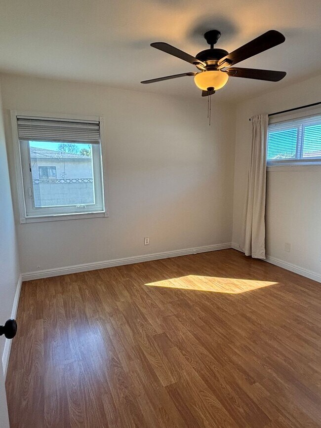 Building Photo - Spacious 3-Bedroom Home with Backyard & 2-Car Garage in Lakewood