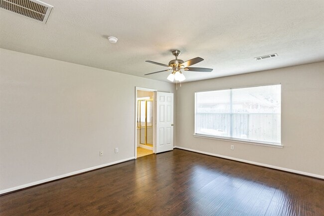 Building Photo - 3131 Stratford Pointe Dr