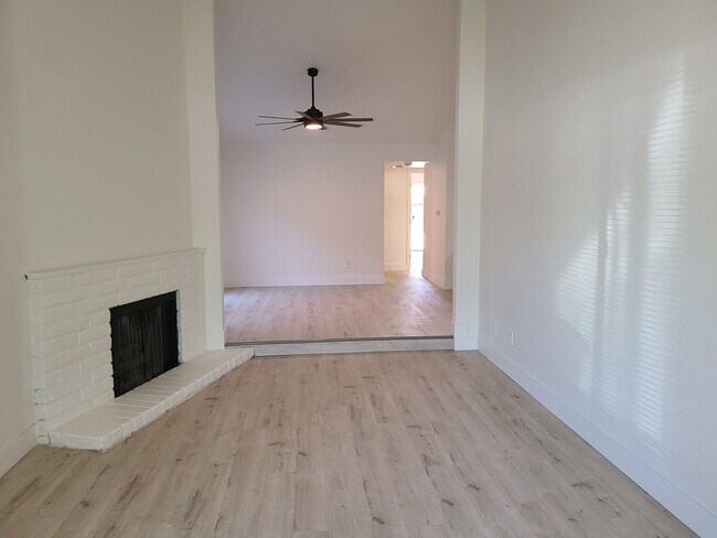 Building Photo - 7945-7947 Tangors Way