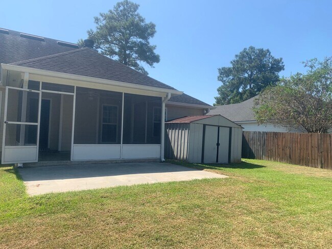 Building Photo - 4bd/2ba located in the Highlands Subdivision right off of Bemiss.