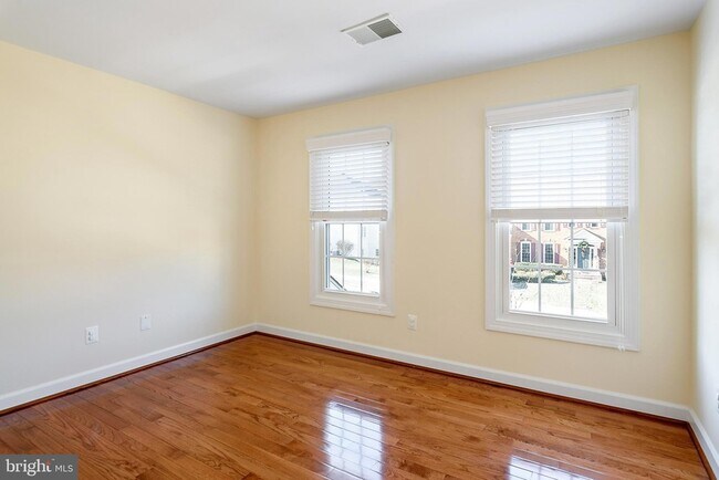 Building Photo - 4481 Shady Point Pl