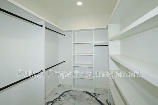 Building Photo - 8889 Redbud Rd