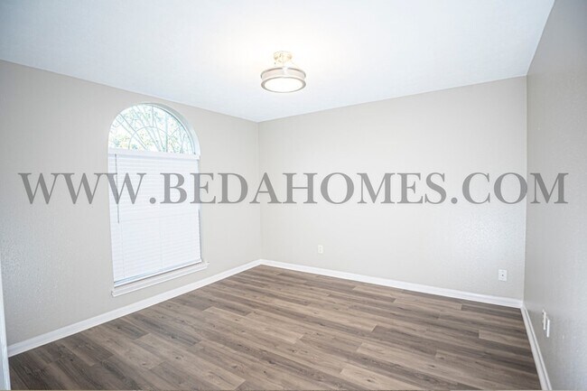 Building Photo - 5365 Tallowwood Terrace