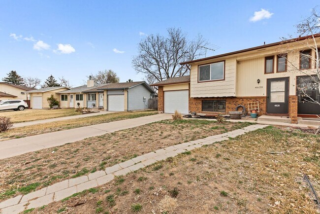 Building Photo - Spacious 2 Bedroom, 1.5 Bath Townhome in Greeley!
