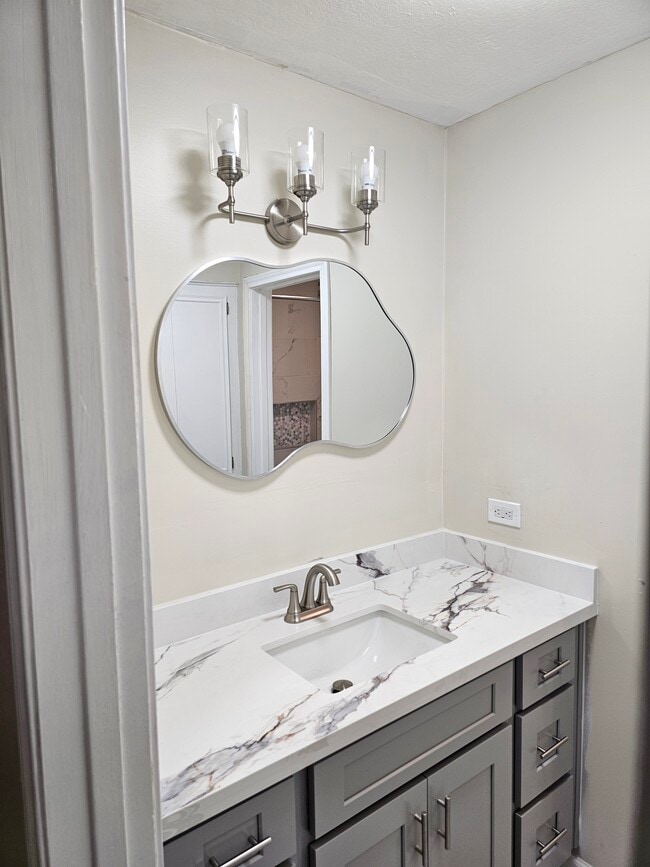 Building Photo - 25503 Foxbriar Ln