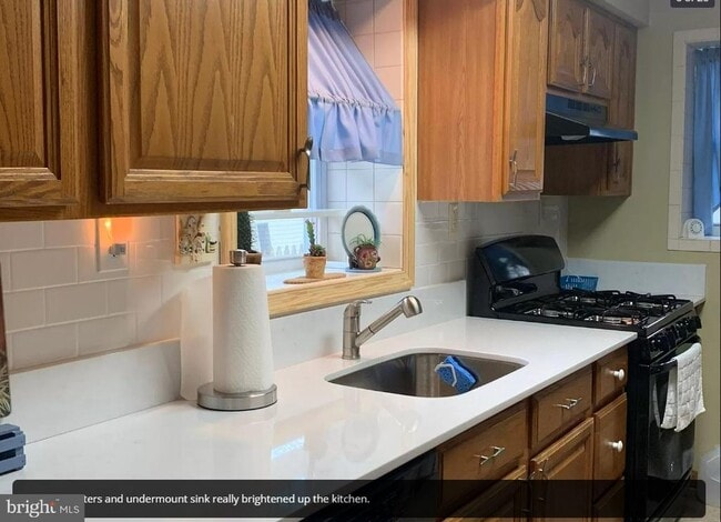 Building Photo - 21 W 2nd Ave