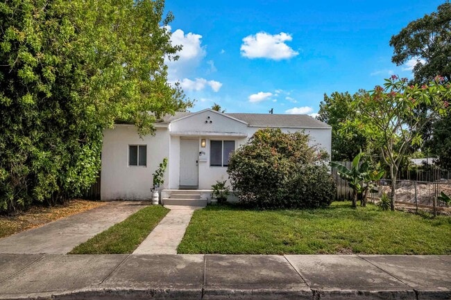 Building Photo - 565 NW 49th St