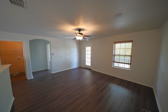 Building Photo - Great 4 Bedroom Home Now Available in Cibo...