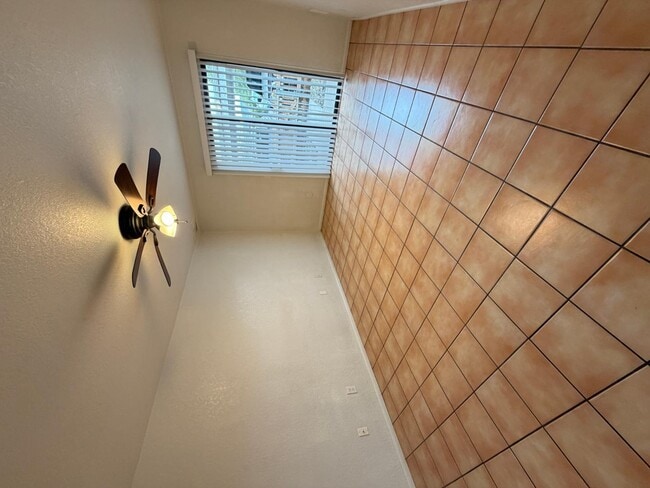 Building Photo - 840 S Main St