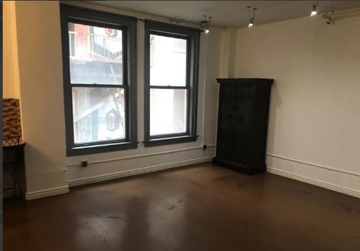 Building Photo - 215 W 7th St