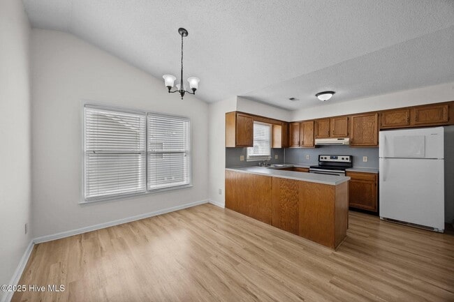 Building Photo - 123 W Victoria Ct