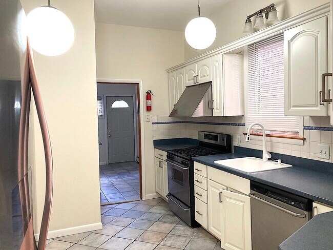 Building Photo - 284 MAGNOLIA Ave