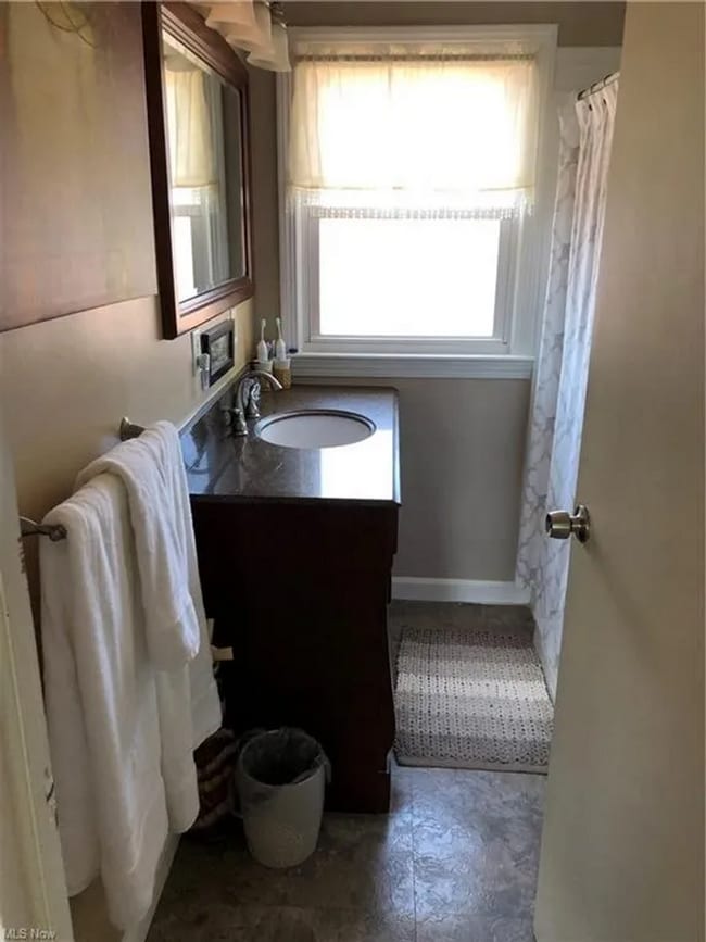 Building Photo - Spacious Two bedroom in Painesville!