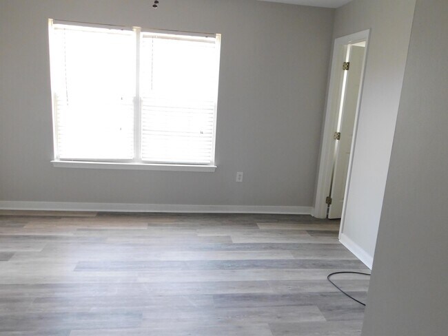 Building Photo - 4609 Milfax Rd