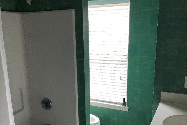 3rd Floor Bedroom's Bathroom - 4512 Great Oak Dr