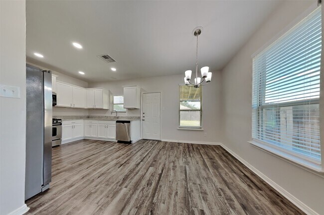 Building Photo - 22562 Valley Canyon