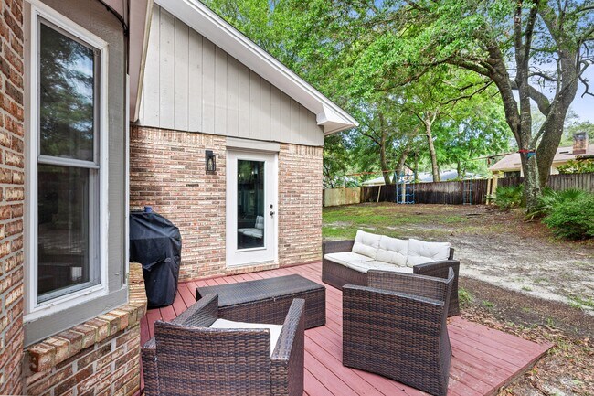 Building Photo - 507 Nassau Dr