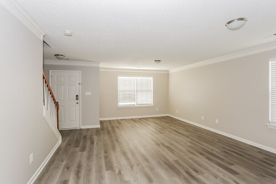 Building Photo - 9925 Aventide Ln