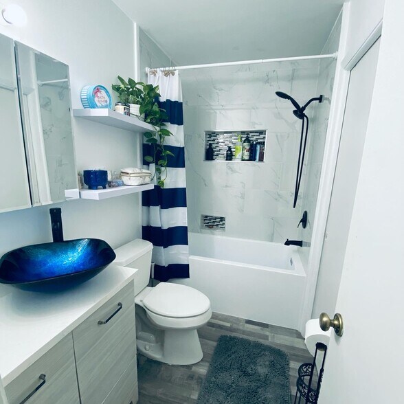 Building Photo - 4938 Alder Dr