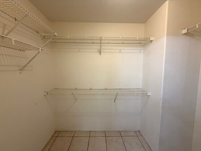 Building Photo - Beautiful 3 bed 2.5 bath home in Oak Park!