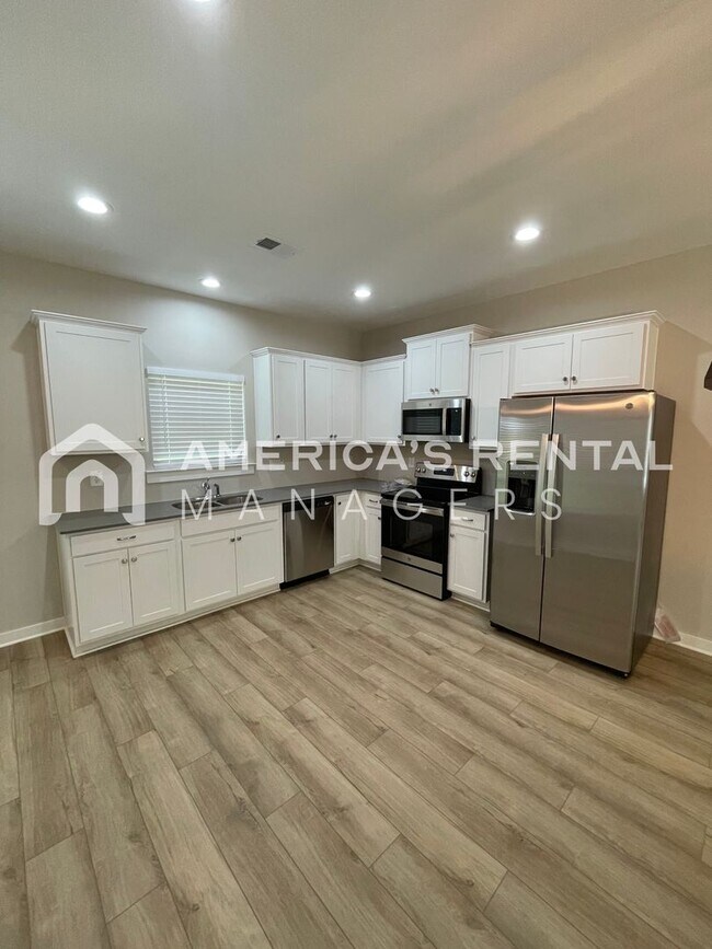 Building Photo - Home for Rent in Weaver, AL!!! Available to View Now! PRICE REDUCTION!! Sign a 13-month lease by ...