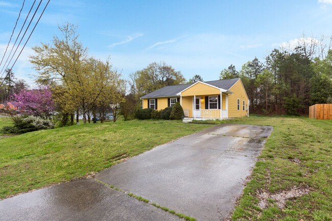 Building Photo - Beautiful Ranch Style Single Family Home w...